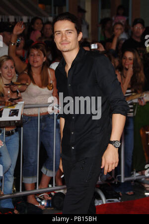 Orlando Bloom en arrivant à la première de Pirates des Caraïbes - Dead Man Chest - à Disneyland à Los Angeles. 24 Juin, 26-28 avril 2006 BloomOrlando128 Red Carpet Event, Vertical, USA, Cinéma, Célébrités, photographie, Bestof, Arts, Culture et divertissement, Célébrités Topix fashion / Vertical, Best of, événement dans la vie d'Hollywood, Californie - Tapis rouge et en backstage, USA, Cinéma, Célébrités, cinéma, télévision, Célébrités célébrités musique, photographie, Arts et culture, Bestof, divertissement, Topix, vertical, une seule personne, à partir de l'années , 2006 à 2009, enquête tsuni-Gamma@US Banque D'Images