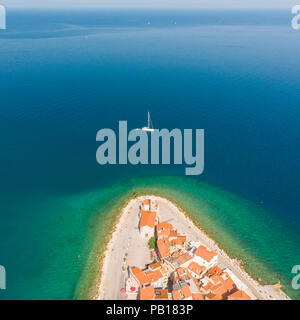 Vue aérienne de la vieille ville de Piran, Slovénie, Europe. Vacances d'été tourisme contexte concept. Banque D'Images