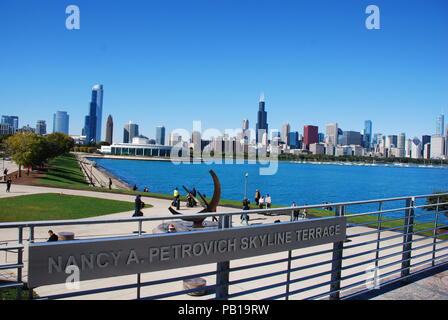 Chicago Skyline vue du Planétarium Adler Banque D'Images