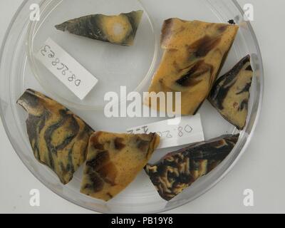 Des fragments de verre. Culture : le copte. Dimensions : Stockage (petri diam.) : 3 7/16 in. (8,8 cm). Date : 4ème au début du 5e siècle. Musée : Metropolitan Museum of Art, New York, USA. Banque D'Images