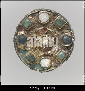 Broche de disque. Culture : Frankish. Dimensions : hors tout : 1 3/4 x 5/8 in. (4,5 x 1,6 cm). Date : 7ème siècle. Musée : Metropolitan Museum of Art, New York, USA. Banque D'Images