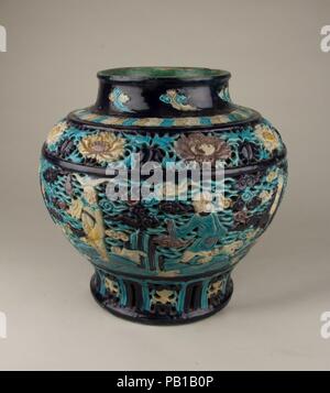 Jar. Culture : la Chine. Dimensions : H. 13 in. (33 cm) ; Diam. 14 1/2 in. (36,8 cm). Musée : Metropolitan Museum of Art, New York, USA. Banque D'Images