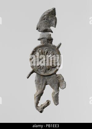 Conduire la figure d'un guerrier avec un casque et un bouclier. Culture : le grec, le Laconien. Dimensions : Hauteur : 2 1/2 in. (6,4 cm). Date : 6ème-5ème siècle avant J.-C.. Petit figurines votives de plomb durci ont été trouvés en grande quantité, à l'ancienne des sanctuaires de la Laconie ; plus de cent mille, datant du viie siècle avant J.-C. à l'époque classique, ont été dédiés à la déesse Artémis Orthia à Sparte. Musée : Metropolitan Museum of Art, New York, USA. Banque D'Images