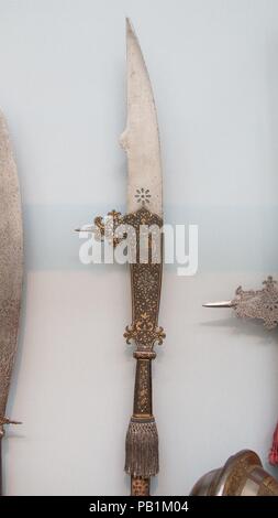 Glaive de la garde du corps de la famille Tiepolo. Culture : l'italien. Dimensions : L. de la tête (y compris côté 44 3/4 in. (113,67 cm). Date : ca. 1600. Musée : Metropolitan Museum of Art, New York, USA. Banque D'Images