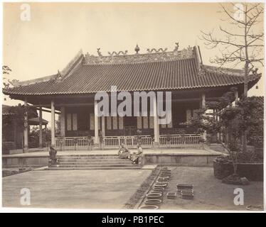 Logement Mandarin, Canton. Artiste : attribuée à John Thomson (British, Édimbourg, Écosse 1837-1921 Londres). Dimensions : Image : 8 × 7/16 10 9/16 in. (21,5 × 26,9 cm). Date : ca. 1869. Musée : Metropolitan Museum of Art, New York, USA. Banque D'Images