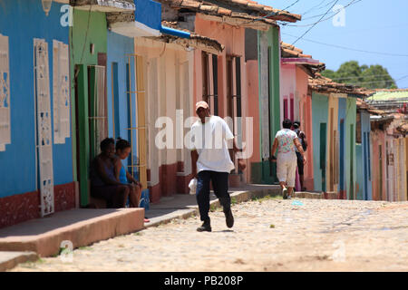 Scène de rue typique à Trinidad, Cuba Banque D'Images