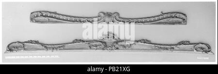 Fragment du châssis (cross-bar). Culture : le français. Dimensions : 5 x 48 in. (12,7 × 121,9 cm). Date : première moitié du 18e siècle. Musée : Metropolitan Museum of Art, New York, USA. Banque D'Images