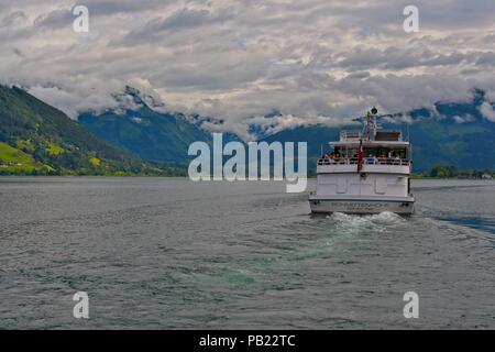 Zell am See, Kaprun, Autriche - 29 juin 2018 : excursion en bateau sur le lac de Zell. Croisières Panorama et traversée du lac. Banque D'Images