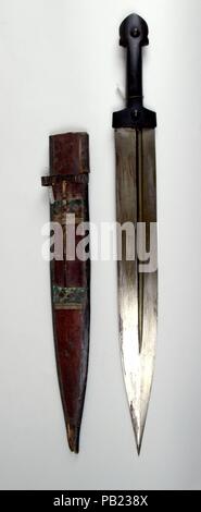 Dague (Kindjal) avec gaine. Culture : de race blanche. Dimensions : L. avec fourreau 24 1/2 in. (62,2 cm) ; L. sans manteau 24 1/4 in. (61,6 cm) ; L. de blade 18 1/4 in. (46,4 cm) ; W. 2 1/2 in. (6,4 cm) ; WT. 1 lb. 2.3 oz. (519 g) ; Wt. de la gaine 5 oz. (141,7 g). Date : 18e-19e siècle. Musée : Metropolitan Museum of Art, New York, USA. Banque D'Images