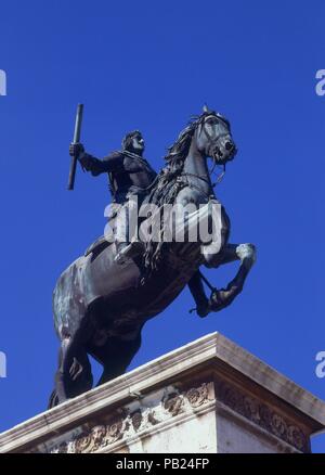 La statue équestre DE FELIPE IV EN LA PLAZA DE ORIENTE - SIGLO XVII. Auteur : Pietro Tacca (1577-1640). Location : Plaza de Oriente, MADRID, ESPAGNE. Banque D'Images