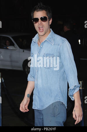 Jon Heder arrivant à la BLADES OF GLORY Première au Chinese Theatre de Los Angeles. Longueur totale 112 KnoxvilleJohnny contact oculaire106 Red Carpet Event, Vertical, USA, Cinéma, Célébrités, photographie, Bestof, Arts, Culture et divertissement, Célébrités Topix fashion / Vertical, Best of, événement dans la vie d'Hollywood, Californie - Tapis rouge et en backstage, USA, Cinéma, Célébrités, cinéma, télévision, Célébrités célébrités musique, photographie, Arts et culture, Bestof, divertissement, Topix, vertical, une seule personne, depuis les années 2006 à 2009, , tsuni@Gamma-USA.com enquête Banque D'Images