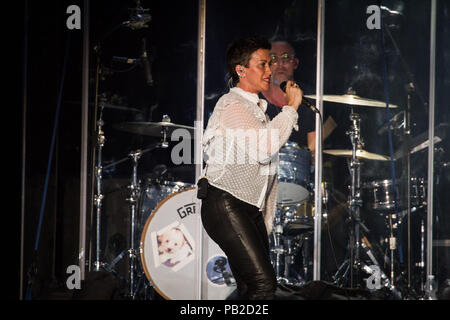 Milan, 25 juillet. Alanis Morissette réalise vivre à Milan @ Ippodromo del Galoppo. Milano Summer Festival © Davide merli / Alamy Banque D'Images