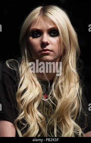 TAYLOR MOMSEN 2010 Photo de John Barrett/PHOTOlink.net Banque D'Images