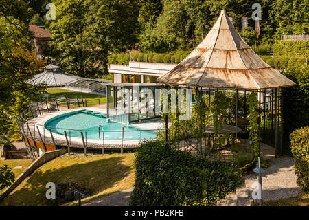 Piscine extérieure de l'hôtel Lenkerhof, Lenk, Suisse Banque D'Images