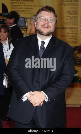 Guillermo Del Toro arrivant à la 79e Academy Awards (OSCARS) au Kodak Theatre de Los Angeles. demi-longueur de sourire dans les yeux DelToroGuillermo075 Red Carpet Event, Vertical, USA, Cinéma, Célébrités, photographie, Bestof, Arts, Culture et divertissement, Célébrités Topix fashion / Vertical, Best of, événement dans la vie d'Hollywood, Californie - Tapis rouge et en backstage, USA, Cinéma, Célébrités, cinéma, télévision, Célébrités célébrités musique, photographie, Arts et culture, Bestof, divertissement, Topix, vertical, une seule personne, à partir de l'années , 2006 à 2009, enquête tsuni@G Banque D'Images