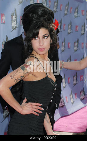 Amy Winehouse au MTV Movie Awards à l'Universal Amphitheatre de Los Angeles. La tête à sourire ceinture WinehouseAmy 207 Red Carpet Event, Vertical, USA, Cinéma, Célébrités, photographie, Bestof, Arts, Culture et divertissement, Célébrités Topix fashion / Vertical, Best of, événement dans la vie d'Hollywood, Californie - Tapis rouge et en backstage, USA, Cinéma, Célébrités, cinéma, télévision, Célébrités célébrités musique, photographie, Arts et culture, Bestof, divertissement, Topix, vertical, une seule personne, depuis les années 2006 à 2009, , tsuni@Gamma-USA.com enquête - les trois quarts Banque D'Images