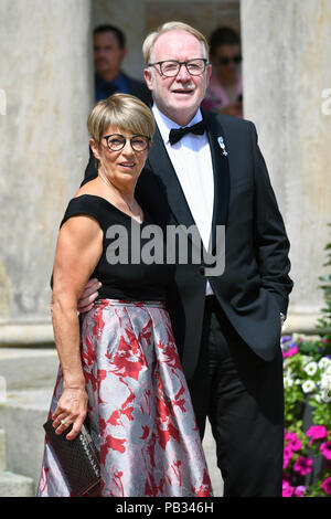 Bayreuth, Deutschland. Le 25 juillet, 2018. Hans Michelbach (CSU) politicien avec femme Christl Michelbach, ouverture du Festival Richard Wagner de Bayreuth en 2018. Tapis rouge sur 25.07.2018. Gruener Huegel, Bayreuth Festspielhaus.. Utilisation dans le monde entier | Credit : dpa/Alamy Live News Banque D'Images