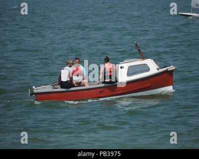 Sheerness, Kent, UK. 26 juillet, 2018. Météo France : marins profitez de la vague de Sheerness, Kent. Credit : James Bell/Alamy Live News Banque D'Images