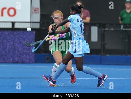 Londres, Royaume-Uni. 26 juillet, 2018. Londres, Royaume-Uni. 26 juillet 2018. Zoe Wilson (IRL) et Namita Toppo (IND). Inde / Irlande. Match 14. Extérieure B. Womens Hockey World Cup 2018. Lee Valley hockey centre. Queen Elizabeth Olympic Park. Stratford. Londres. UK. 26/07/2018. Credit : Sport en images/Alamy Live News Crédit : Sport en images/Alamy Live News Banque D'Images