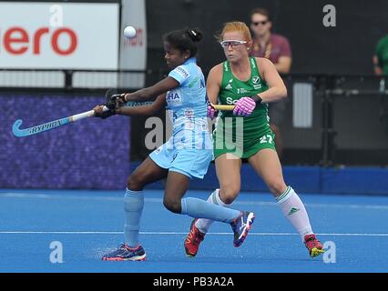 Londres, Royaume-Uni. 26 juillet, 2018. Londres, Royaume-Uni. 26 juillet 2018. Zoe Wilson (IRL) et Namita Toppo (IND). Inde / Irlande. Match 14. Extérieure B. Womens Hockey World Cup 2018. Lee Valley hockey centre. Queen Elizabeth Olympic Park. Stratford. Londres. UK. 26/07/2018. Credit : Sport en images/Alamy Live News Crédit : Sport en images/Alamy Live News Banque D'Images