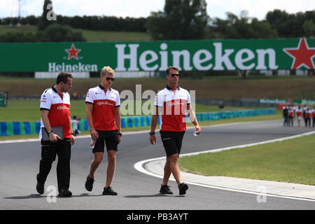 Hungaroring, Mogyorod, Hongrie. 26 juillet, 2018. La formule un Grand Prix de Hongrie, arrivées et conférence de presse ; Alfa Romeo Sauber F1 Team, Marcus Ericsson, marche le crédit de la voie : Action Plus Sport/Alamy Live News Banque D'Images