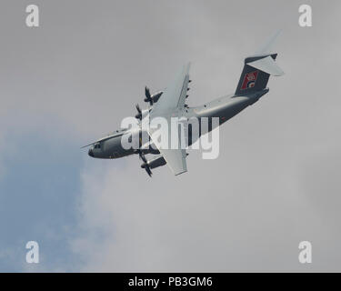 Royal Air Force militaire Airbus A400M, avion de transport Atlas C.1 volant à la Royal International Air Tattoo 2018 Banque D'Images