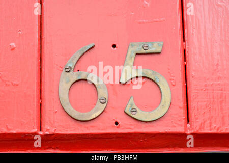 Chambre numéro 65 sign on wall Banque D'Images