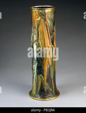 Vase. Culture : L'Américain. Designer : Conçu par Louis Comfort Tiffany (1848-1933, New York New York). Dimensions : H. 14 1/2 in. (36,8 cm). Bouilloire : le verre selon Tiffany et Decorating Company (Américain, 1892-1902) ; Stourbridge (Glass Company). Date : 1898-1902. Musée : Metropolitan Museum of Art, New York, USA. Banque D'Images