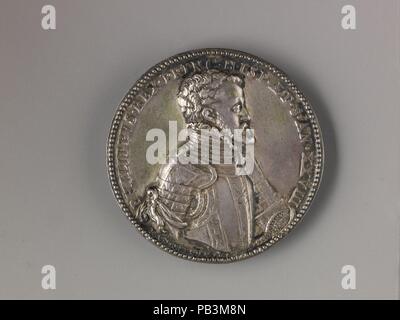 Portrait médaille de Philippe II (avers) Marie Tudor, reine d'Angleterre (marche arrière). Nizolla Artiste : Jacopo da Trezzo (Italien, Milan 1515/19-1589) de Madrid. Dimensions : diam. 6,6 cm, au poids. 98,96 g.. Date : 1555. L'avers porte un portrait de Philippe II, le fils de l'empereur Charles Quint et Isabelle de Portugal. Il régnait sur un vaste empire englobant l'Espagne et l'ensemble de ses colonies dans le Nouveau Monde, ainsi que les Pays-Bas, de Naples et de Sicile. Philip a servi comme roi consort d'Angleterre pendant son bref mariage avec la reine d'Angleterre, Marie Tudor (1516 - 1558), dont l'image s'affiche sur la Banque D'Images