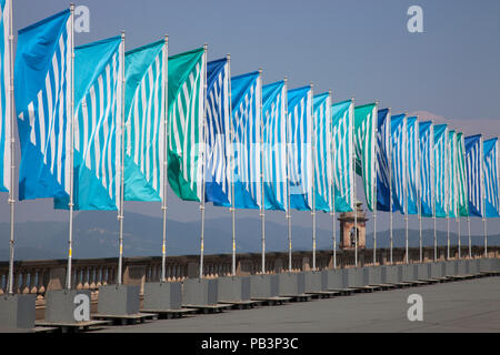 Terrasses de l'usine de laine Ermenegildo Zegna et l'installation permanente de couleur, les girouettes travailler in situ, 2007, Trivero, par Daniel Buren Banque D'Images