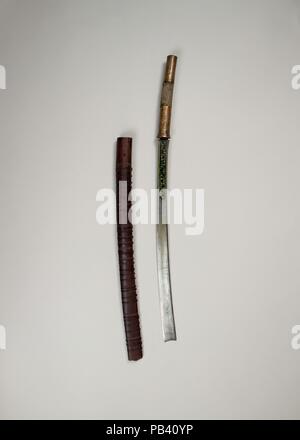 Sword (DHA) avec fourreau. Culture : Burmese. Dimensions : L. avec fourreau 28 3/4 in. (73 cm) ; L. sans fourreau 27 1/4 in. (69,2 cm) ; W. 2 in. (5,1 cm) ; WT. 1 lb. 0,7 oz. (473,4 g) ; Wt. de 7.4 oz. fourreau (209,8 g). Date : du 19e siècle. Musée : Metropolitan Museum of Art, New York, USA. Banque D'Images