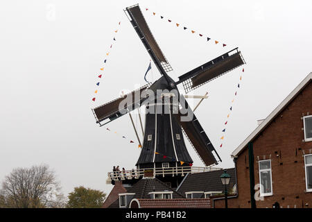 Le moulin de Adriaan (Molen de Adriaan) à Haarlem, aux Pays-Bas. Le moulin se dresse sur les rives de la rivière Spaarne et fut construit en 1778. Il i Banque D'Images