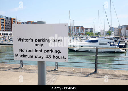 Juillet 2018 - Les visiteurs des aires de stationnement uniquement dans East Shore Marina près de Bristol, Banque D'Images