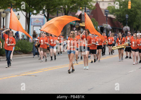 Frankenmuth, Michigan, USA - Le 10 juin 2018, la Fanfare de l'école secondaire Vassar effectuer au Bavarian Défilé du Festival. Banque D'Images