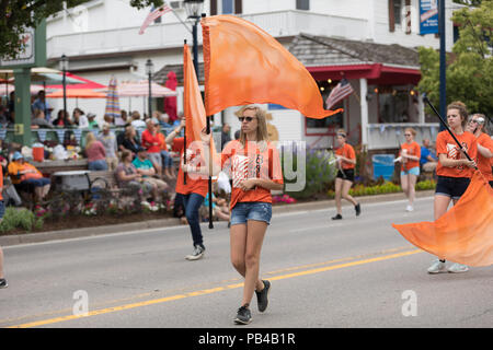 Frankenmuth, Michigan, USA - Le 10 juin 2018, la Fanfare de l'école secondaire Vassar effectuer au Bavarian Défilé du Festival. Banque D'Images