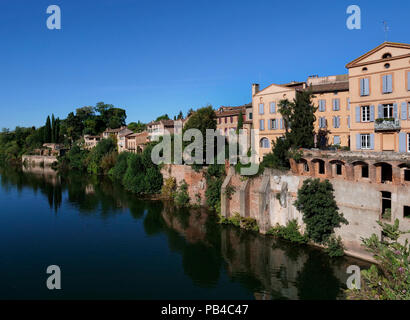 La ville d'Albi sur le Tarn près de Toulouse, France, montrant la cathédrale Sainte-Cécile et le Pont Vieux dans le centre-ville Banque D'Images