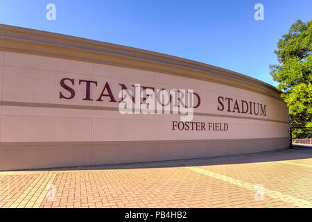 PALO ALTO, CA/USA - Mars 16, 2014 : Stanford Stadium est un stade d'athlétisme en plein air sur le campus de l'Université de Stanford. Banque D'Images