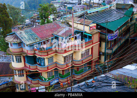 Vue sur le bâtiment résidentiel de Darjeeling au Bengale occidental, Inde, Banque D'Images