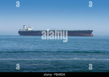 CHEVERON géant pétrolier, LEO VOYAGER, à l'ancre dans le Port de Long Beach, Californie, USA. Banque D'Images