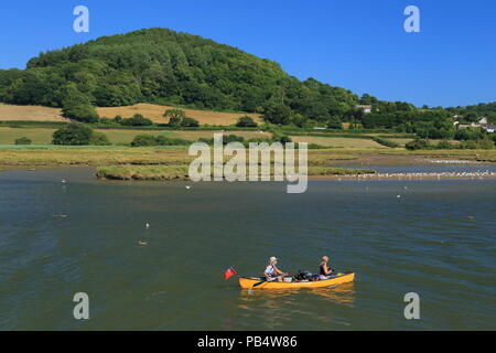 Les kayakistes sur la rivière Ax'estuaire près de la ville de Seaton dans l'est du Devon Banque D'Images