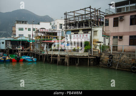 LANTAU, HONG-KONG - Février : le village de pêcheurs de Tai O est très populaire auprès des touristes qui viennent à l'île de Lantau, le 3 février 2015 Banque D'Images