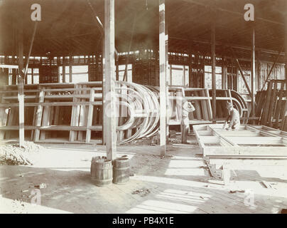 Les travailleuses et travailleurs 1869 fenêtres pour le palais de diverses industries au cours de la phase de construction pour l'Exposition Universelle 1904 Banque D'Images