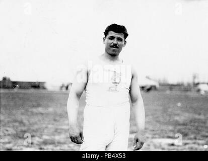 1182 Perikles Kakousis du Club de gymnastique panhellénique d'Athènes, Grèce, vainqueur du concours d'haltères au Jeux Olympiques de 1904 Banque D'Images