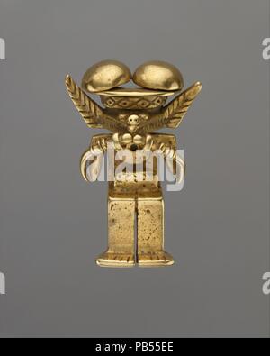 Animal-Headed Figure en pendentif. Culture : Calima (Yotoco). Dimensions : H. 2 1/2 in. (6,35 cm). Date : 1er-7e siècle. Figure pendentifs surmontée de deux éléments en forme de dôme sont trouvés sur une vaste zone de la Colombie, du Tolima et régions Calima dans le sud-ouest de plateaux vers la côte des Caraïbes. Ils sont parmi les premiers objets d'or déposés par le technique de cire perdue et l'image semble avoir été faite pour au moins mille ans. Les figures humaines sont très stylisé et les traits du visage sont remplacés ou dissimulés par des masques d'animaux. La position debout, les bras et mains tenant des bâtons sont des Banque D'Images