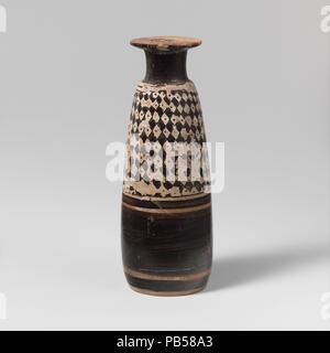 Alabastron Columbus en terre cuite (parfum vase). Culture : le grec, le grenier. Dimensions : H. 3 3/4 in. (9,6 cm). Date : ca. 470 (C.-B.). Alabastra Columbus sont une solution simple au problème d'avoir des vases à fond rond normalement se tenir debout sans une aide supplémentaire. Leur rareté est remarquable. Musée : Metropolitan Museum of Art, New York, USA. Banque D'Images