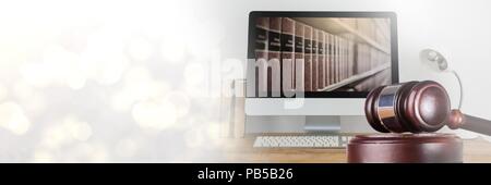 Marteau et l'ordinateur avec des livres de droit et justice avec transition Banque D'Images