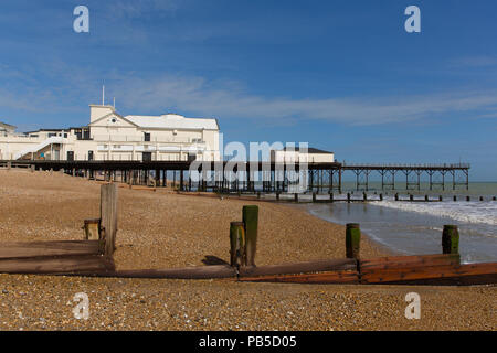 Plage et jetée de Littlehampton West Sussex England UK Côte sud Banque D'Images