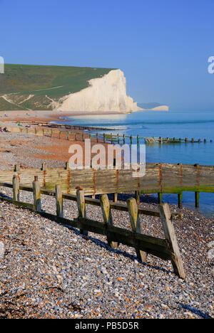 Les falaises de craie sept Sœurs East Sussex uk entre Seaford et Eastbourne vu de Cuckmere haven beach Banque D'Images