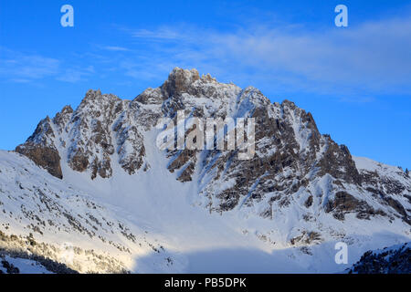 Sports d'hiver dans les Alpes, neige, randonnée, ski de fruits de l'aiguille 3051 m, domaine skiable des Trois Vallées, Méribel France Banque D'Images