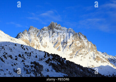 Sports d'hiver dans les Alpes, neige, randonnée, ski de fruits de l'aiguille 3051 m, domaine skiable des Trois Vallées, Méribel France Banque D'Images